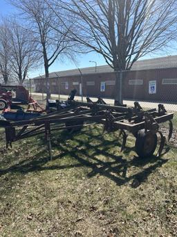 GLENCOE 11-SHANK CHISEL PLOW