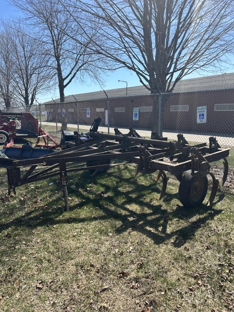 GLENCOE 11-SHANK CHISEL PLOW