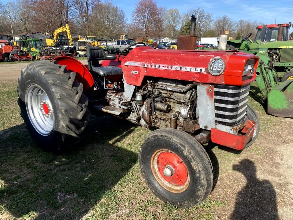 JOHN DEERE 1520 TRACTOR WITH JOHN DEERE 145 LOADER, 3PT, PTO, 1-REMOTE, GAS ENGINE, 16.9-28 REAR TIR