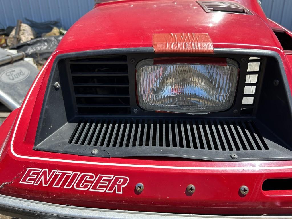 YAMAHA ENTICER 250 SNOWMOBILE, MODEL ET250, S/N: 8H4-036931