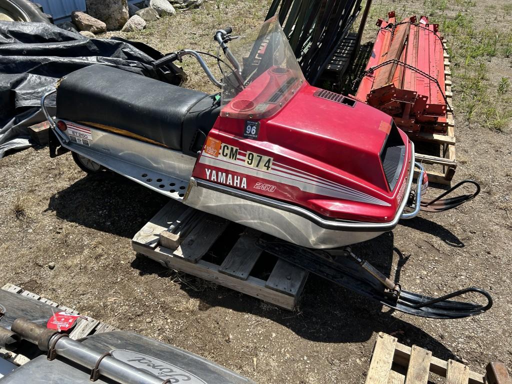 YAMAHA ENTICER 250 SNOWMOBILE, MODEL ET250, S/N: 8H4-036931