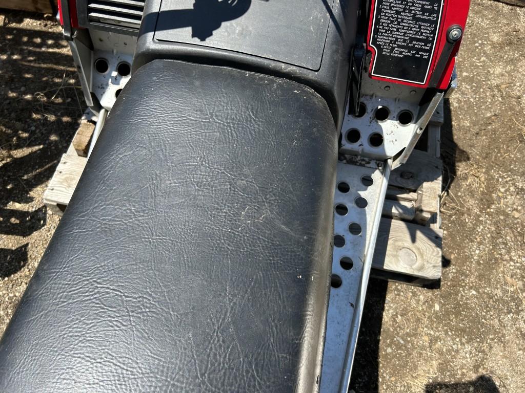 YAMAHA ENTICER 250 SNOWMOBILE, MODEL ET250, S/N: 8H4-036931