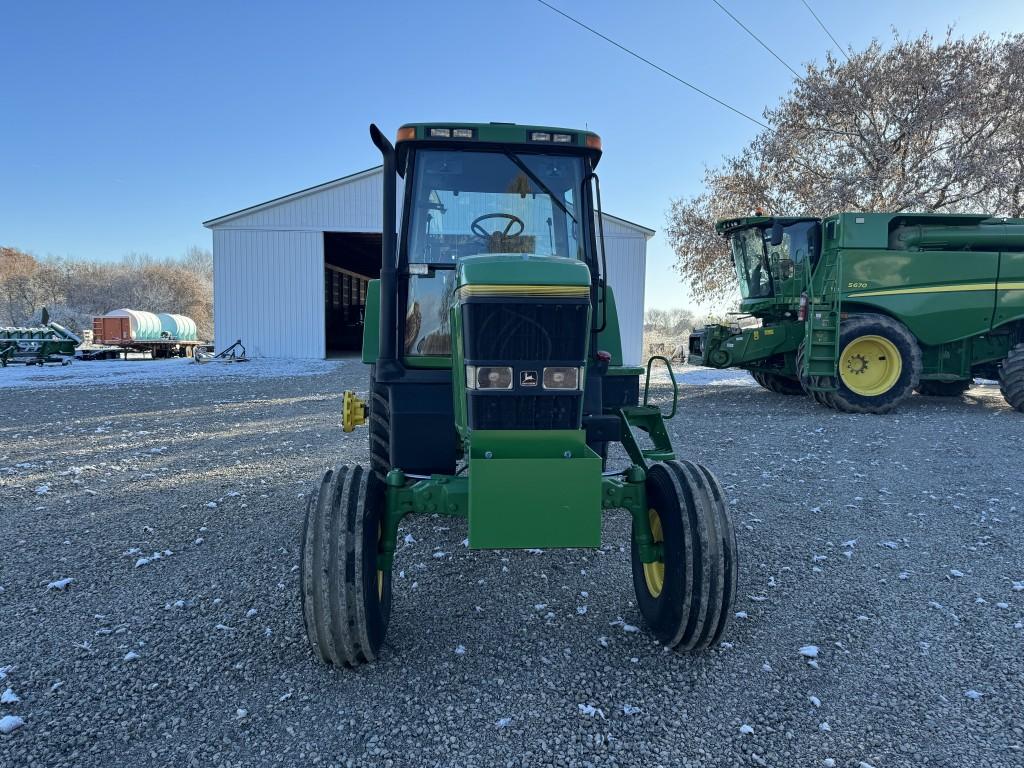 1996 JOHN DEERE 7600 TRACTOR