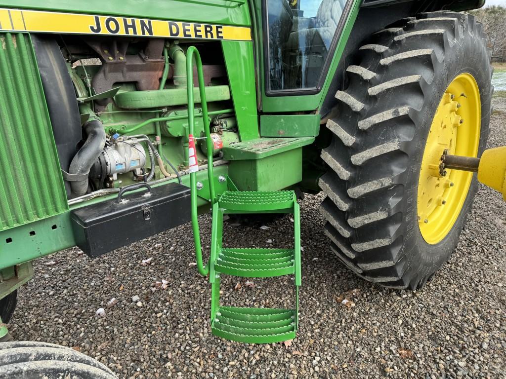 1981 JOHN DEERE 4440 TRACTOR