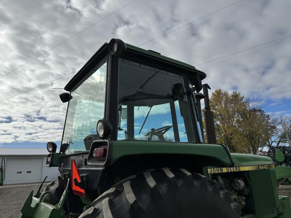 1981 JOHN DEERE 4440 TRACTOR