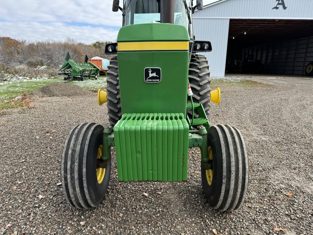 1981 JOHN DEERE 4440 TRACTOR