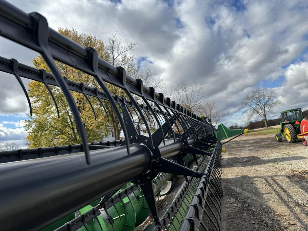 JOHN DEERE 635F GRAIN HEAD