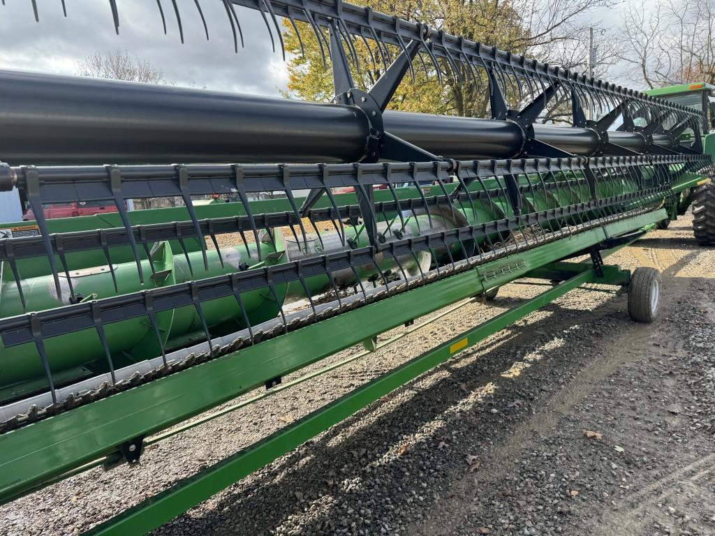 JOHN DEERE 635F GRAIN HEAD