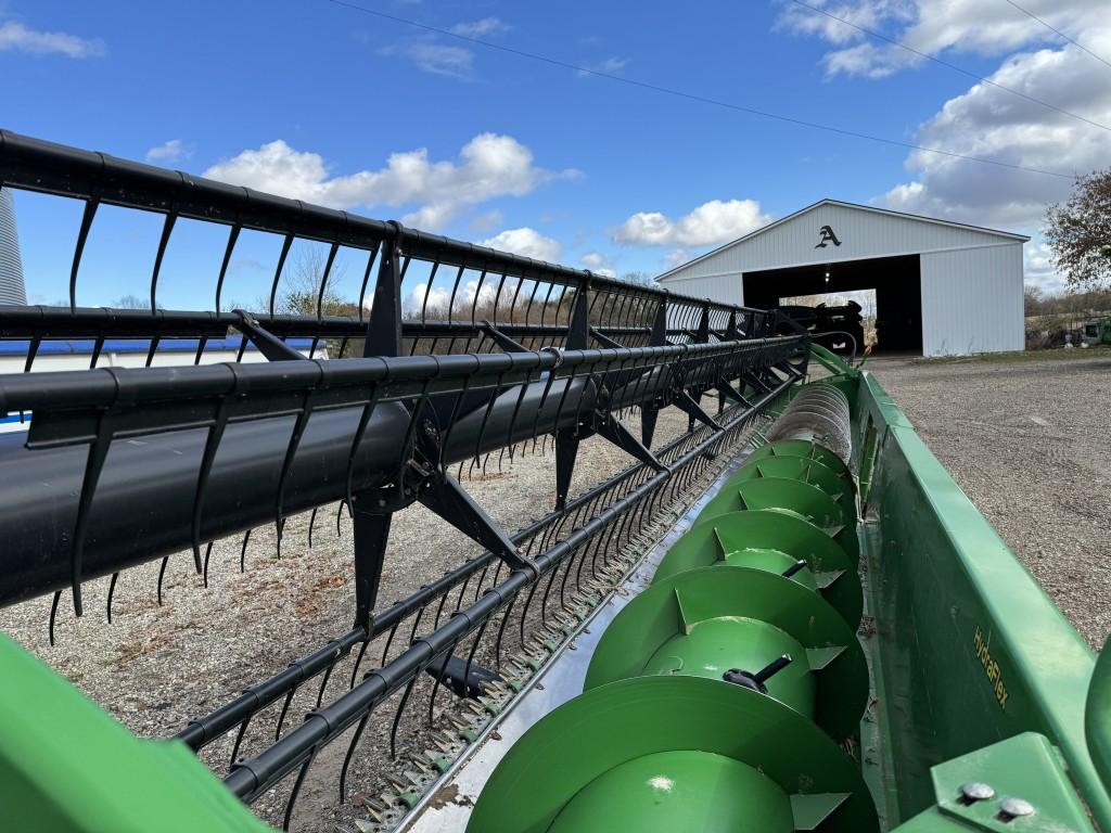 JOHN DEERE 635F GRAIN HEAD