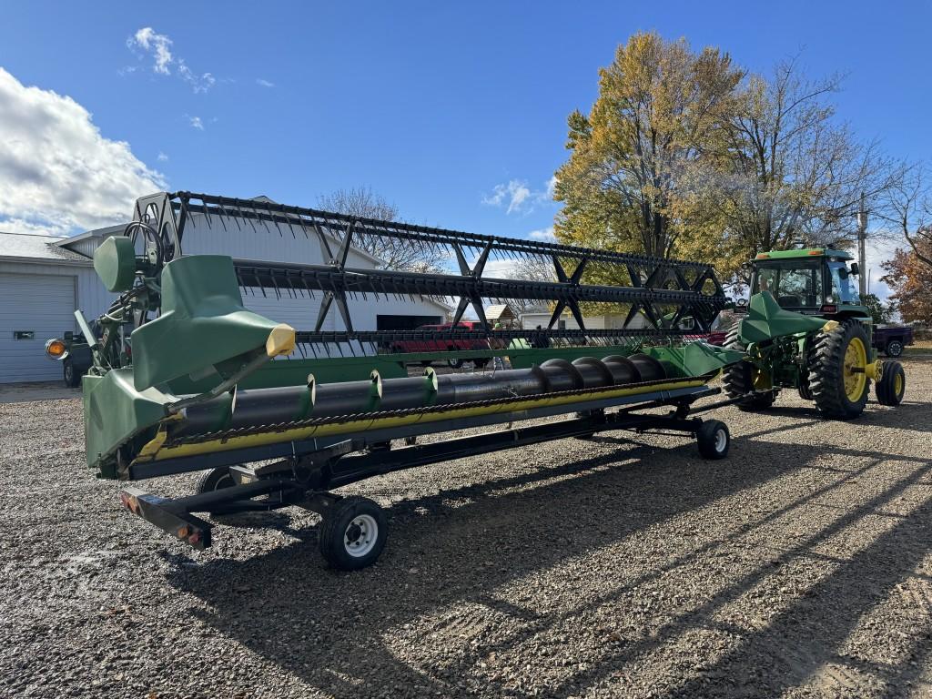 JOHN DEERE 925 GRAIN HEAD