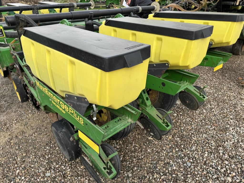 JOHN DEERE 1770 CONSERVATION 12 ROW PLANTER