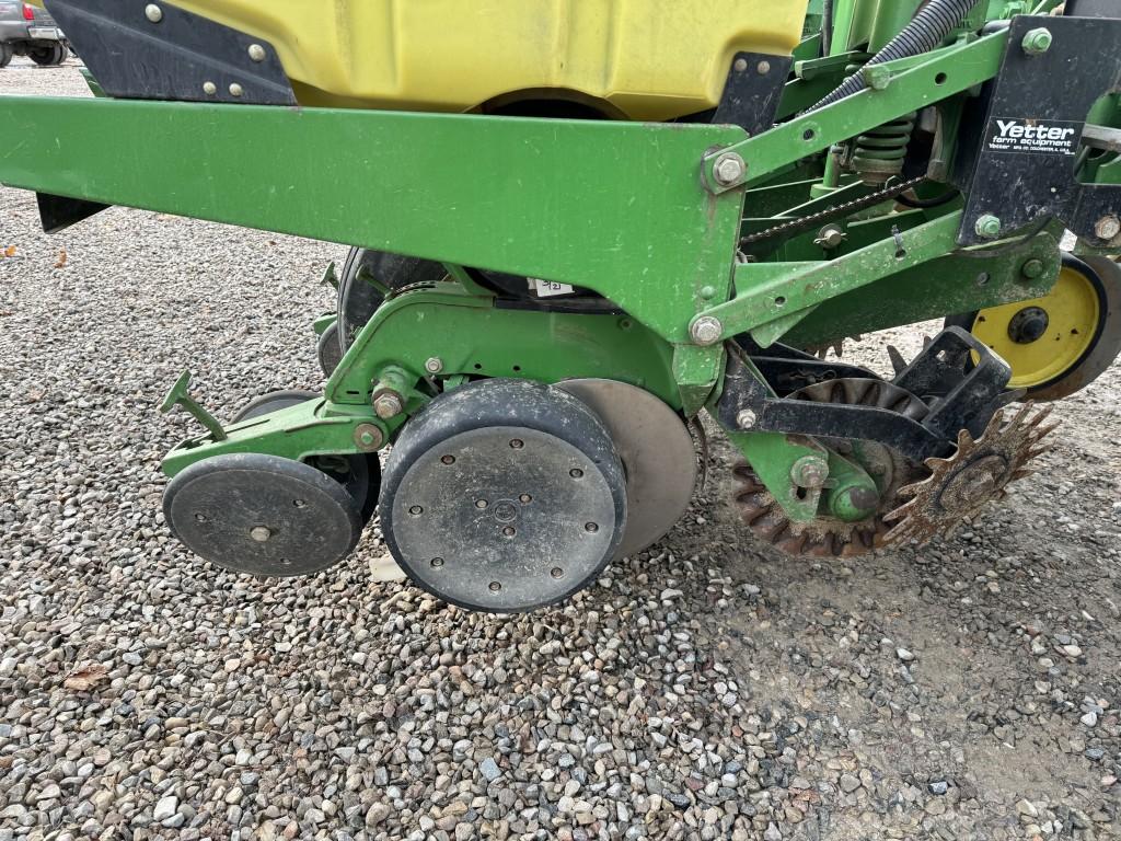 JOHN DEERE 1770 CONSERVATION 12 ROW PLANTER