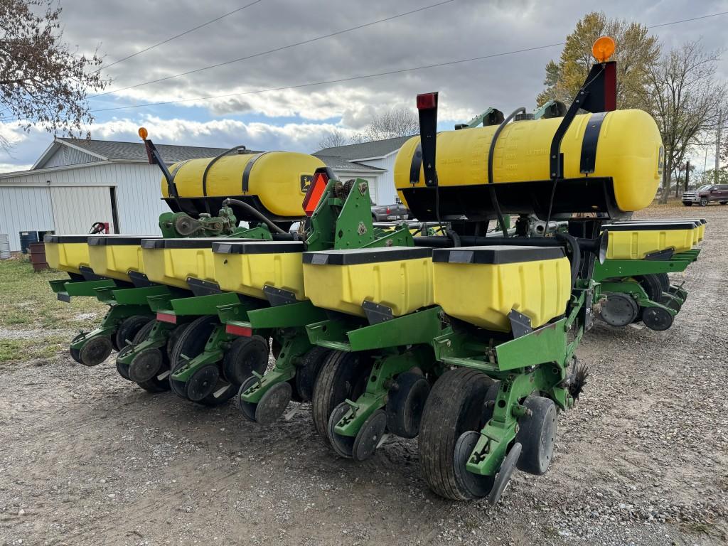 JOHN DEERE 1770 CONSERVATION 12 ROW PLANTER