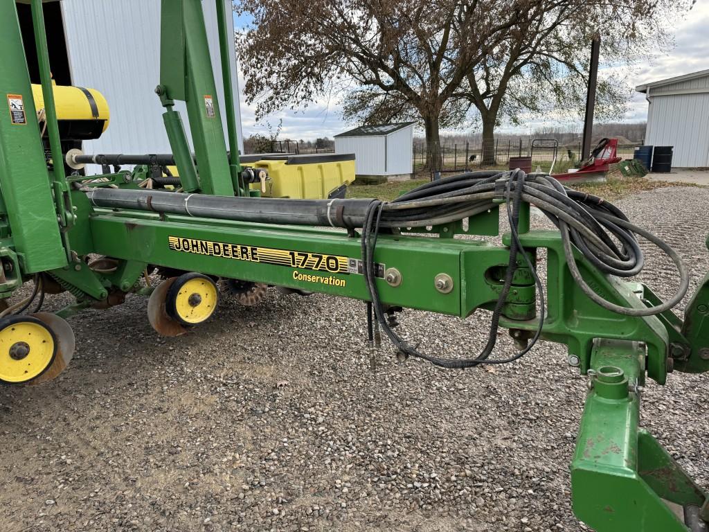 JOHN DEERE 1770 CONSERVATION 12 ROW PLANTER