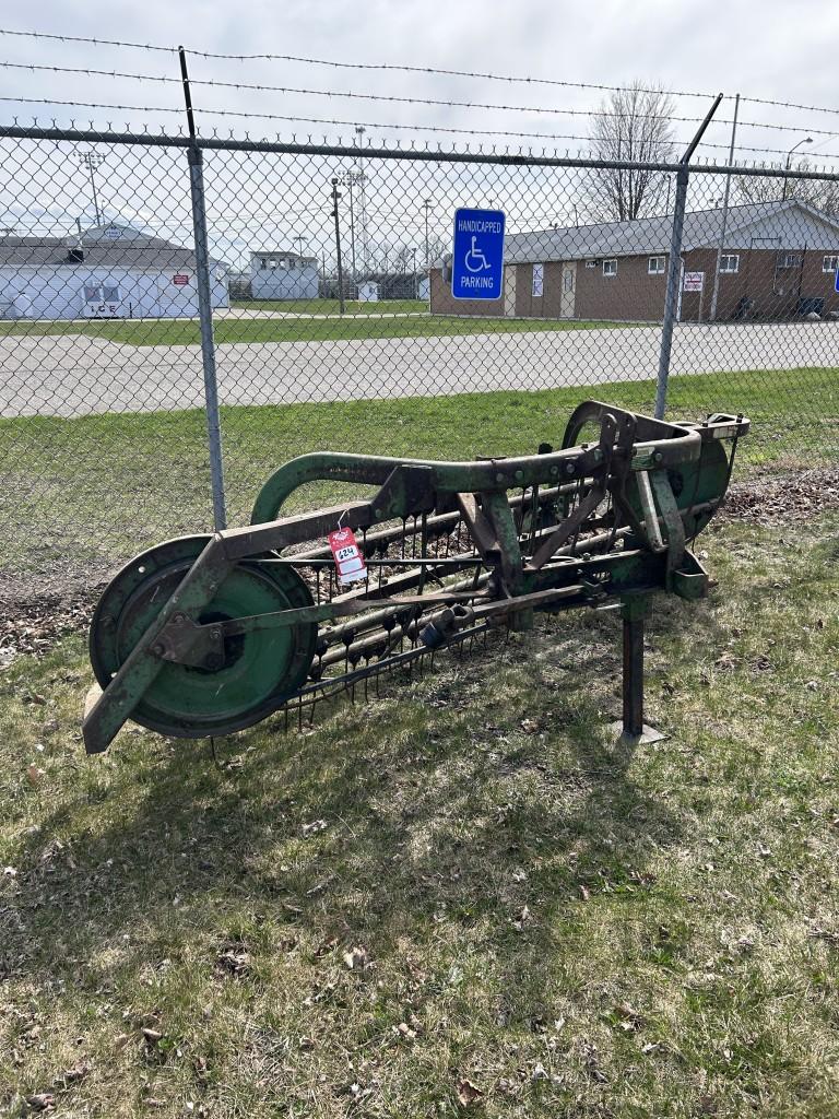 JOHN DEERE HAY RAKE