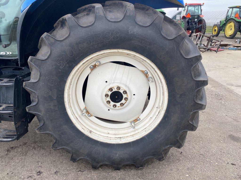 NEW HOLLAND T6030 PLUS TRACTOR, 4WD, 3PT, PTO, 4 REMOTES, 10 FRONT WEIGHTS, 20.8R38 REAR DUALS, 16.9