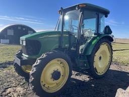 JOHN DEERE 5525 TRACTOR, 4WD, DIESEL, SYNCSHUTTLE TRANS, 3 PT., 540 PTO, 2 REMOTES, HEAT, A/C, 9.5R4