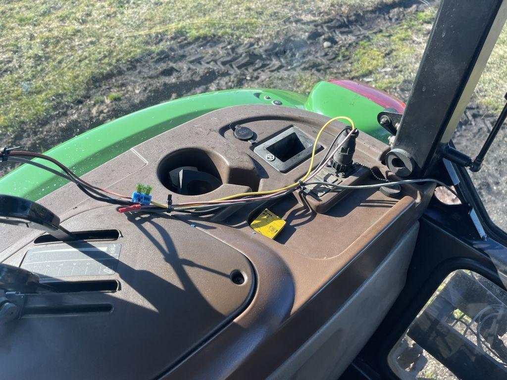 JOHN DEERE 5525 TRACTOR, 4WD, DIESEL, SYNCSHUTTLE TRANS, 3 PT., 540 PTO, 2 REMOTES, HEAT, A/C, 9.5R4