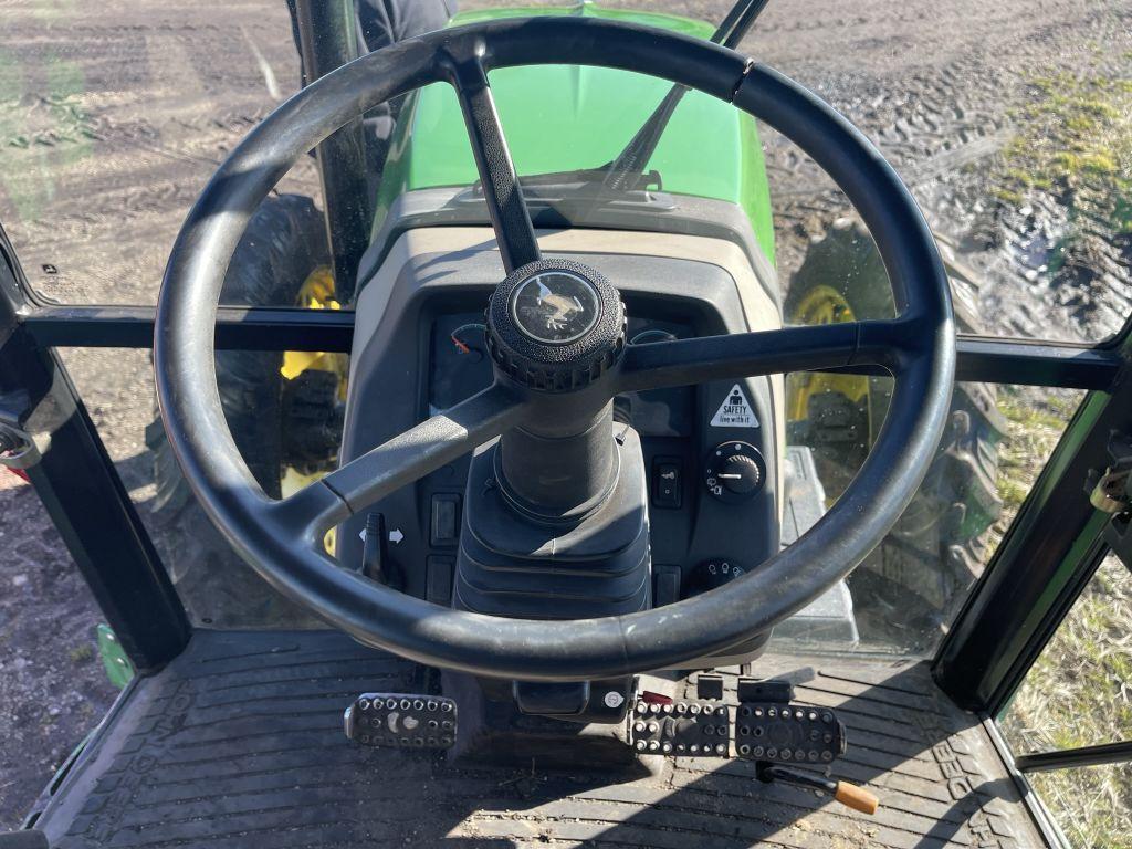 JOHN DEERE 5525 TRACTOR, 4WD, DIESEL, SYNCSHUTTLE TRANS, 3 PT., 540 PTO, 2 REMOTES, HEAT, A/C, 9.5R4