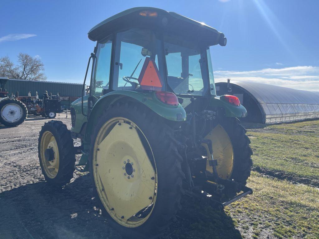 JOHN DEERE 5525 TRACTOR, 4WD, DIESEL, SYNCSHUTTLE TRANS, 3 PT., 540 PTO, 2 REMOTES, HEAT, A/C, 9.5R4