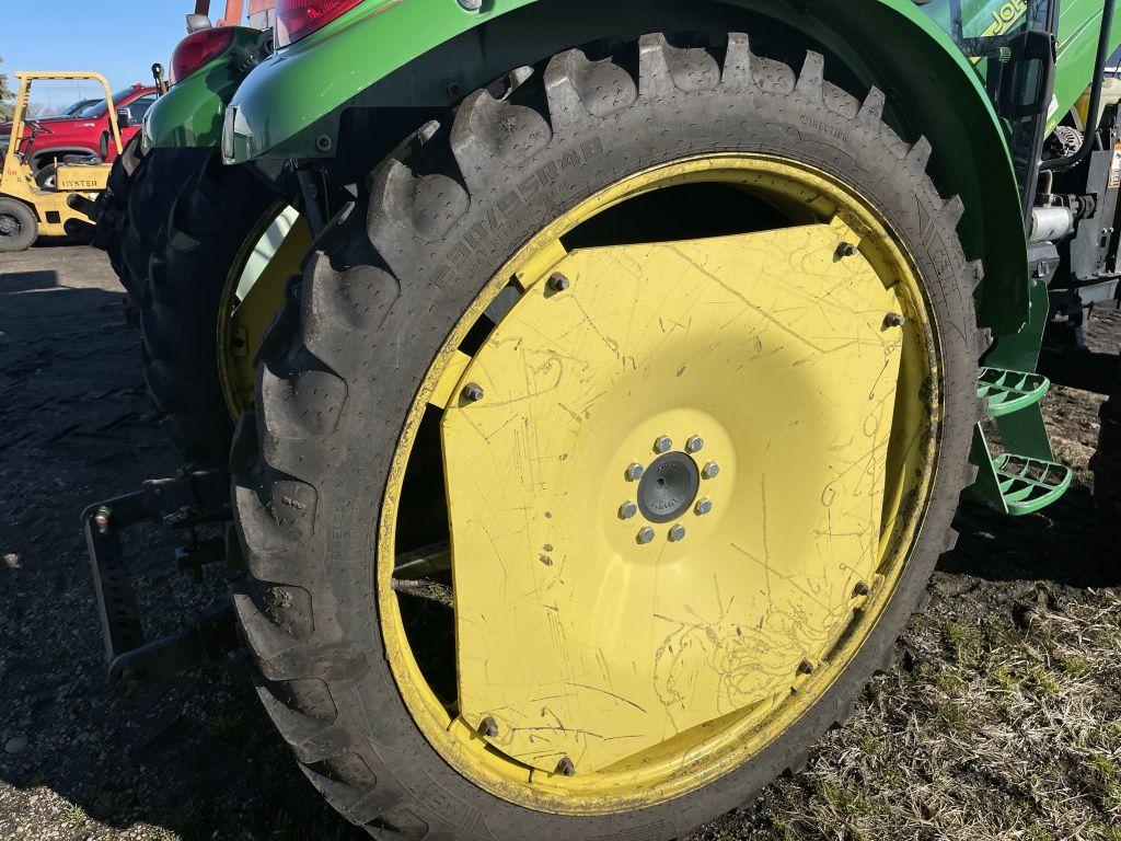 JOHN DEERE 5525 TRACTOR, 4WD, DIESEL, SYNCSHUTTLE TRANS, 3 PT., 540 PTO, 2 REMOTES, HEAT, A/C, 9.5R4