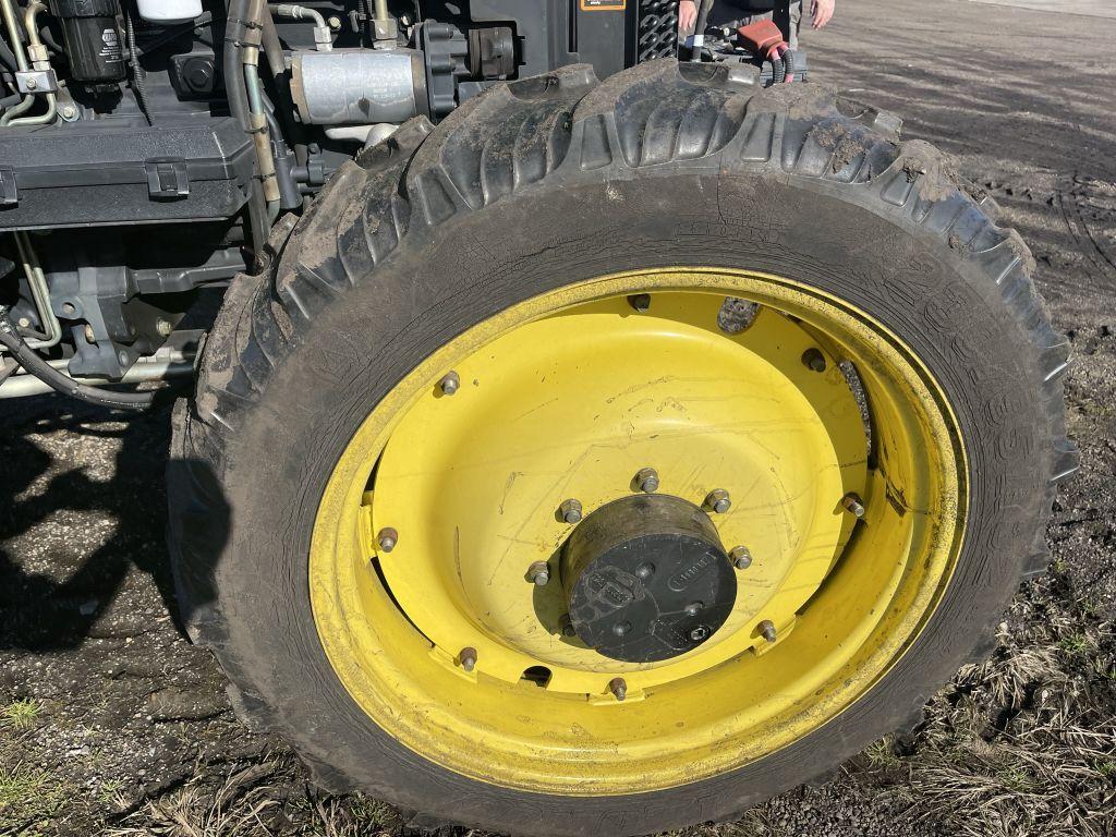 JOHN DEERE 5525 TRACTOR, 4WD, DIESEL, SYNCSHUTTLE TRANS, 3 PT., 540 PTO, 2 REMOTES, HEAT, A/C, 9.5R4