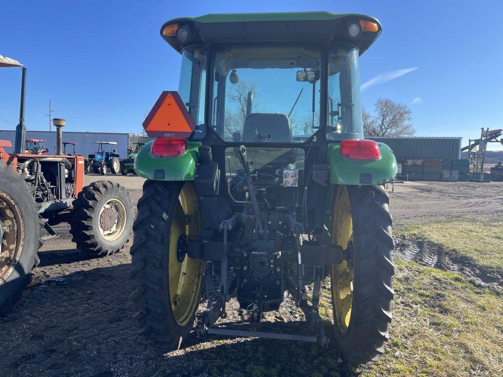 JOHN DEERE 5525 TRACTOR, 4WD, DIESEL, SYNCSHUTTLE TRANS, 3 PT., 540 PTO, 2 REMOTES, HEAT, A/C, 9.5R4