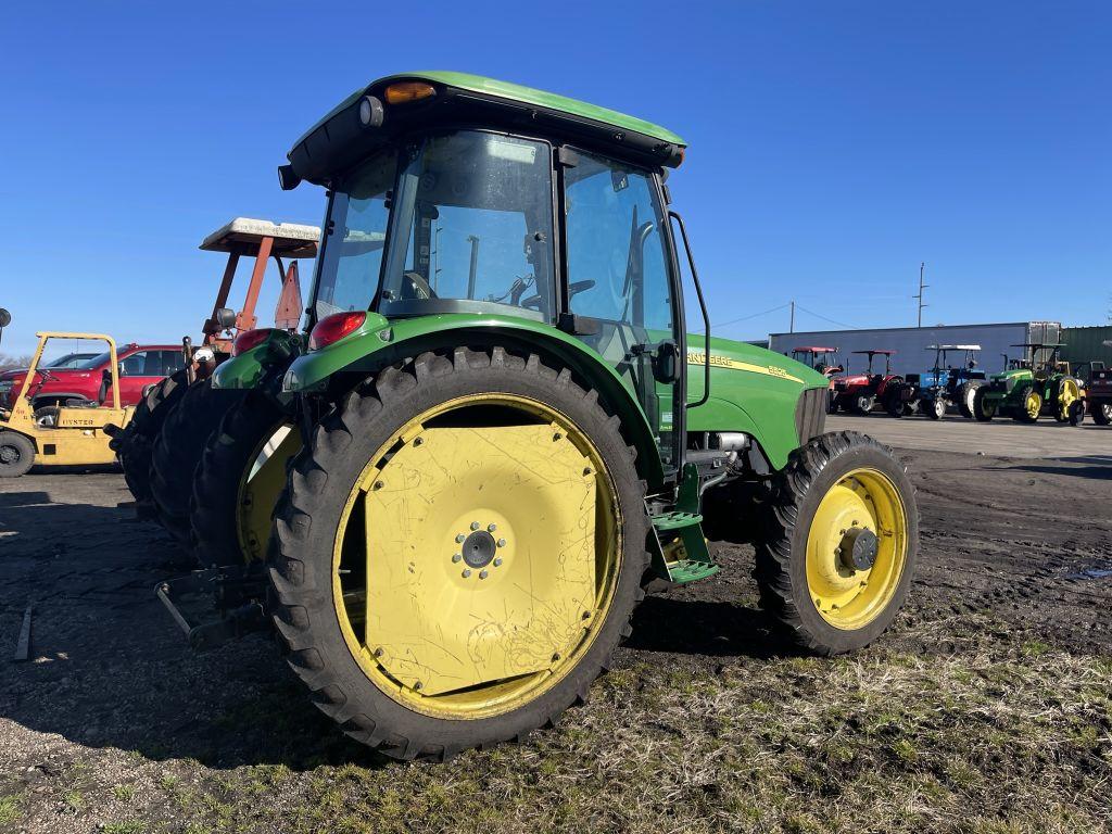 JOHN DEERE 5525 TRACTOR, 4WD, DIESEL, SYNCSHUTTLE TRANS, 3 PT., 540 PTO, 2 REMOTES, HEAT, A/C, 9.5R4
