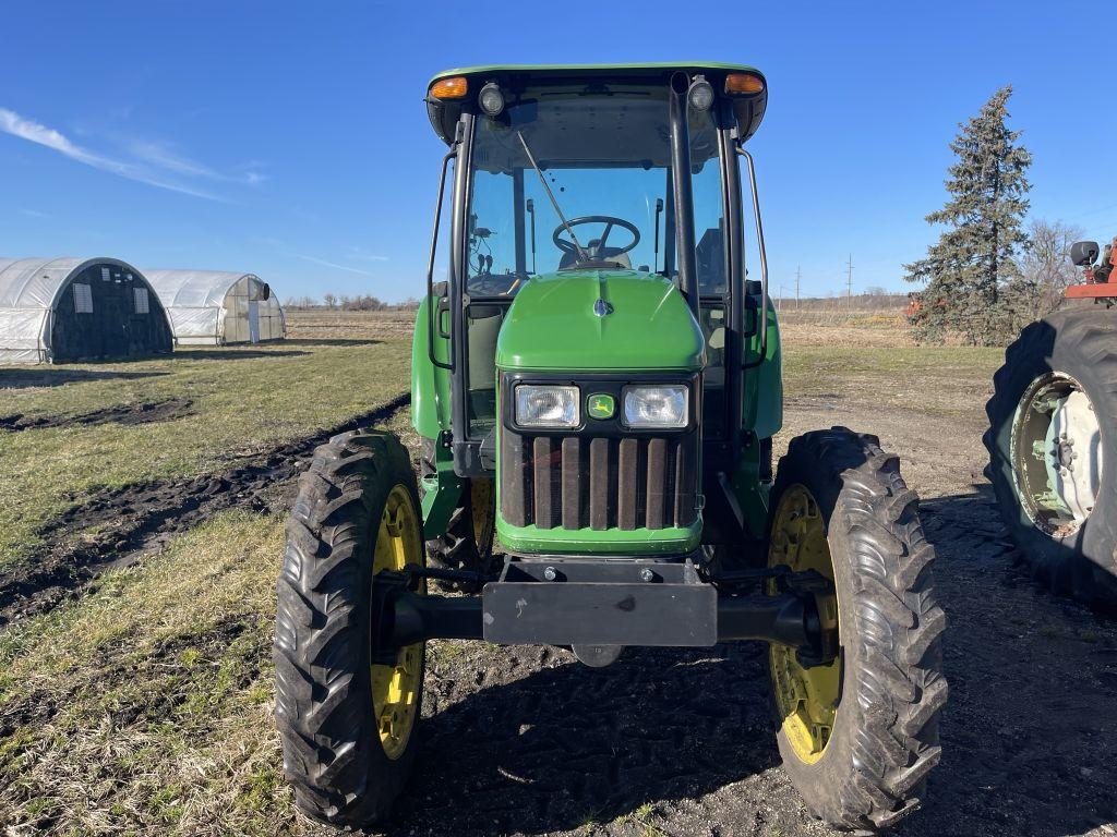 JOHN DEERE 5525 TRACTOR, 4WD, DIESEL, SYNCSHUTTLE TRANS, 3 PT., 540 PTO, 2 REMOTES, HEAT, A/C, 9.5R4