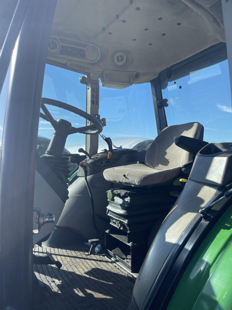 JOHN DEERE 5525 TRACTOR, 4WD, DIESEL, SYNCSHUTTLE TRANS, 3 PT., 540 PTO, 2 REMOTES, HEAT, A/C, 9.5R4