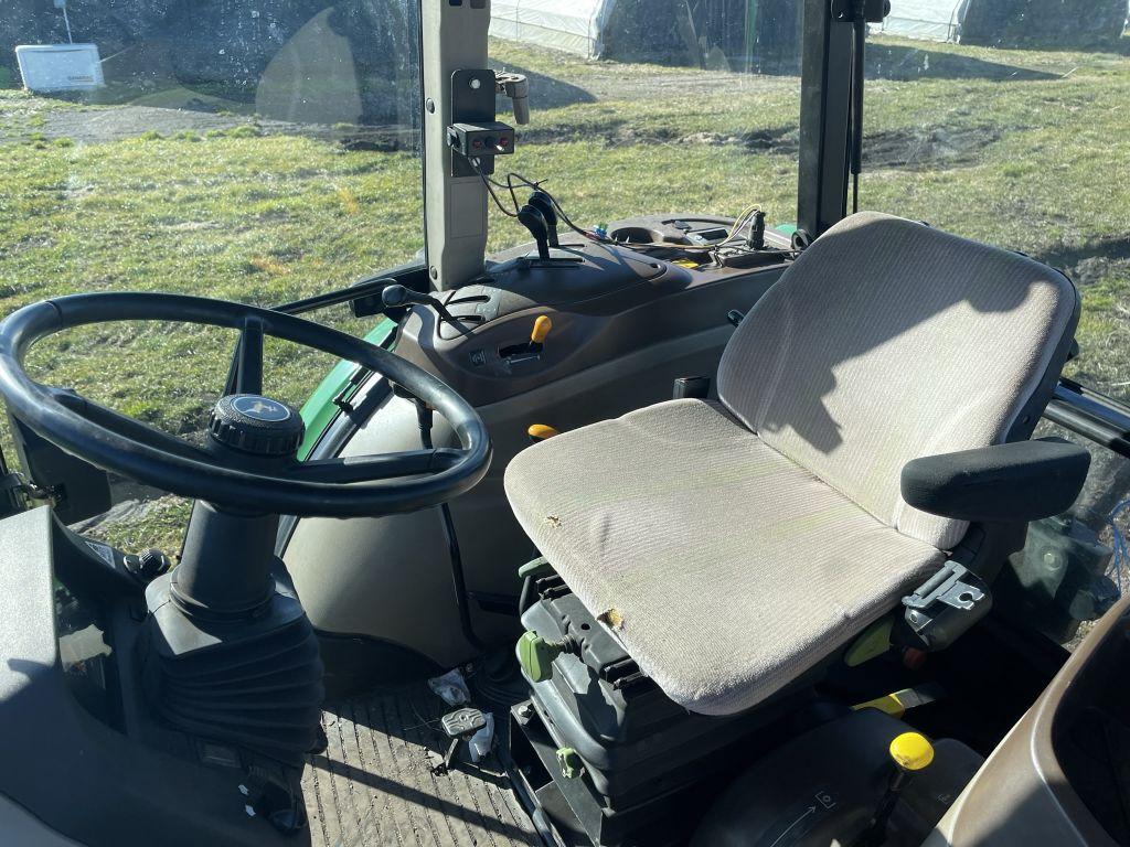JOHN DEERE 5525 TRACTOR, 4WD, DIESEL, SYNCSHUTTLE TRANS, 3 PT., 540 PTO, 2 REMOTES, HEAT, A/C, 9.5R4