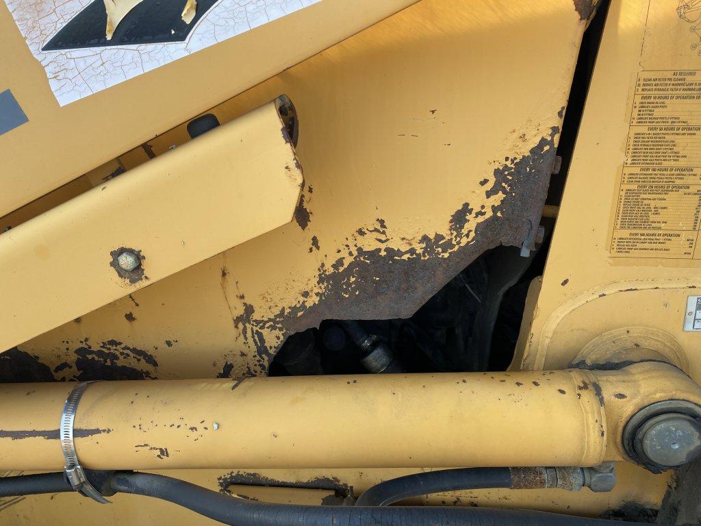 CASE 580L LOADER BACKHOE, 4X4, CAB, 82'' FRONT BUCKET, 23'' REAR BUCKET, REAR OUTRIGGERS, MISSING LO