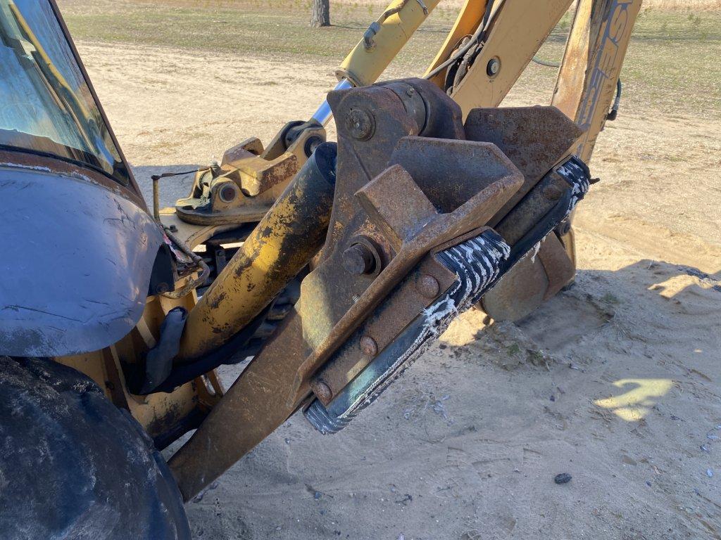 CASE 580L LOADER BACKHOE, 4X4, CAB, 82'' FRONT BUCKET, 23'' REAR BUCKET, REAR OUTRIGGERS, MISSING LO