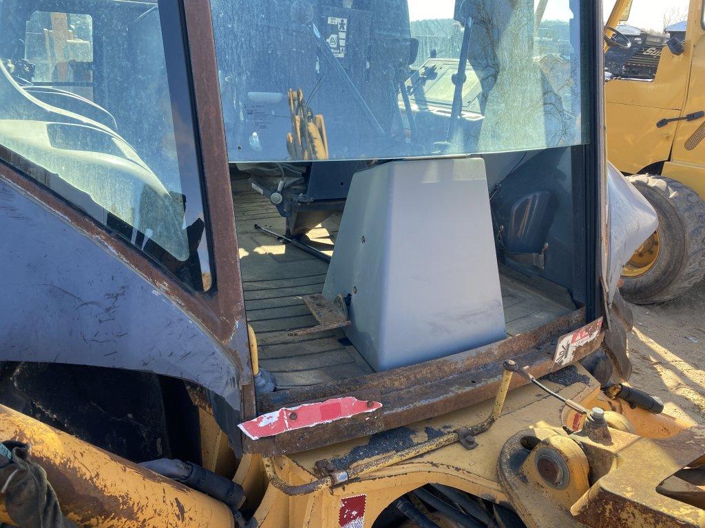 CASE 580L LOADER BACKHOE, 4X4, CAB, 82'' FRONT BUCKET, 23'' REAR BUCKET, REAR OUTRIGGERS, MISSING LO