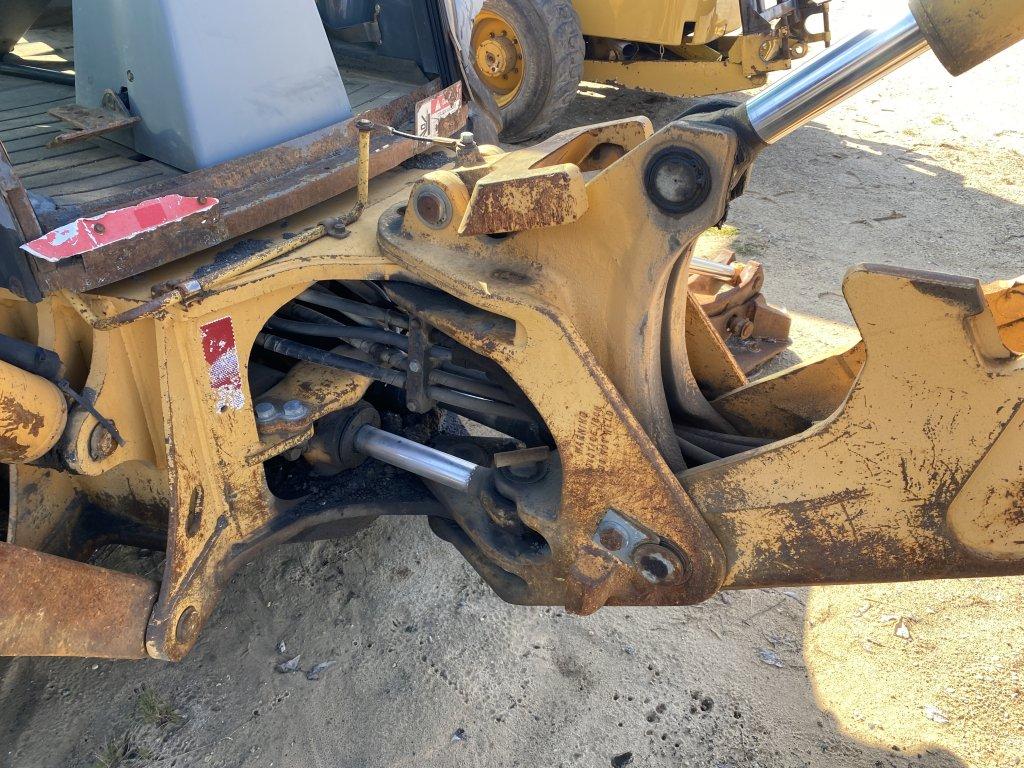 CASE 580L LOADER BACKHOE, 4X4, CAB, 82'' FRONT BUCKET, 23'' REAR BUCKET, REAR OUTRIGGERS, MISSING LO