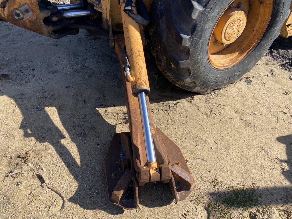 CASE 580L LOADER BACKHOE, 4X4, CAB, 82'' FRONT BUCKET, 23'' REAR BUCKET, REAR OUTRIGGERS, MISSING LO