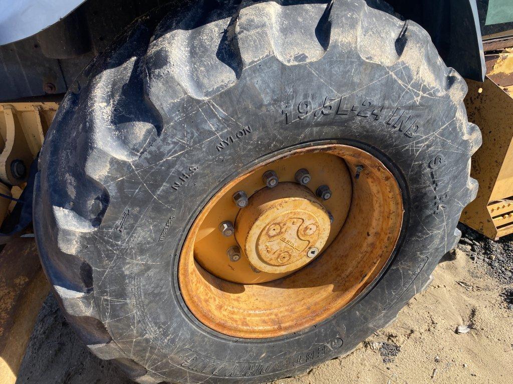 CASE 580L LOADER BACKHOE, 4X4, CAB, 82'' FRONT BUCKET, 23'' REAR BUCKET, REAR OUTRIGGERS, MISSING LO