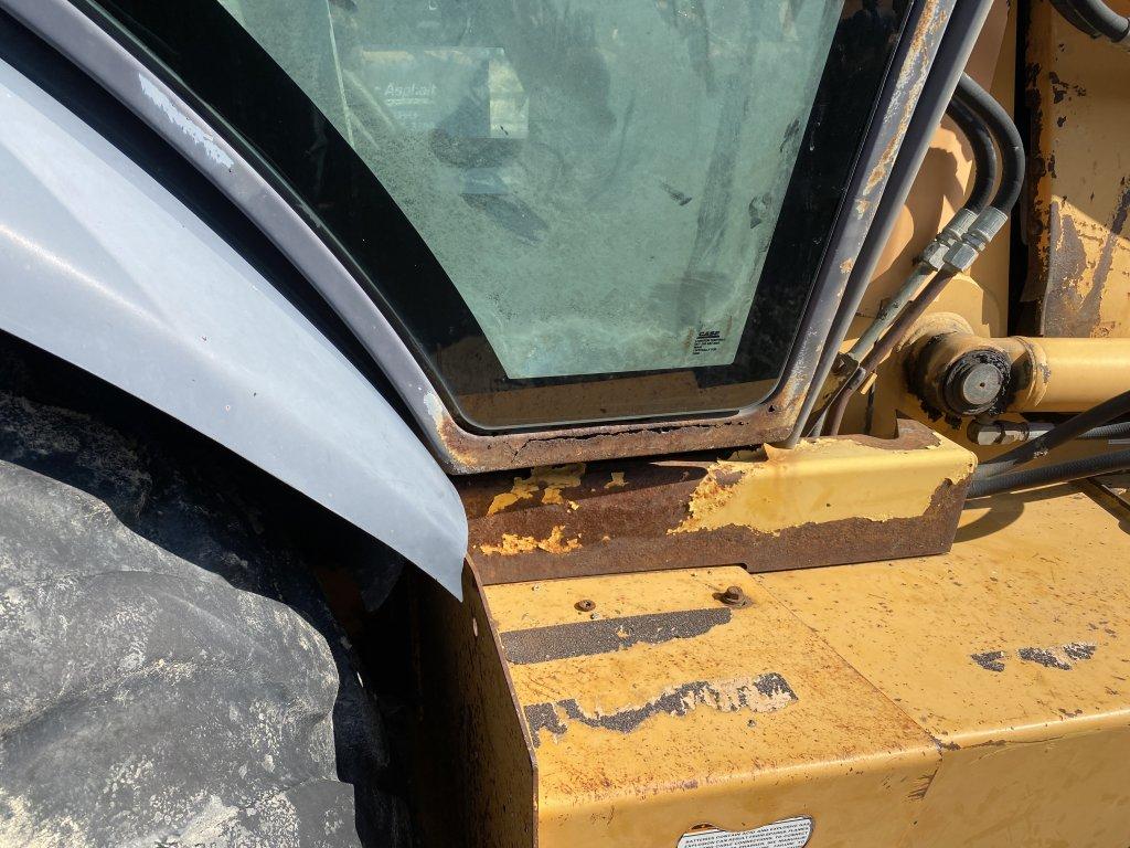 CASE 580L LOADER BACKHOE, 4X4, CAB, 82'' FRONT BUCKET, 23'' REAR BUCKET, REAR OUTRIGGERS, MISSING LO