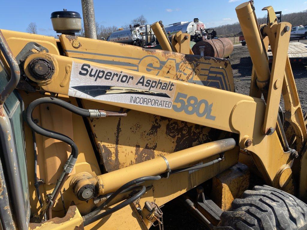 CASE 580L LOADER BACKHOE, 4X4, CAB, 82'' FRONT BUCKET, 23'' REAR BUCKET, REAR OUTRIGGERS, MISSING LO