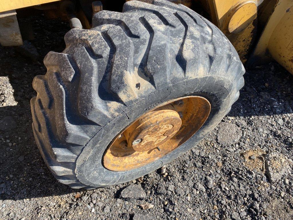 CASE 580L LOADER BACKHOE, 4X4, CAB, 82'' FRONT BUCKET, 23'' REAR BUCKET, REAR OUTRIGGERS, MISSING LO