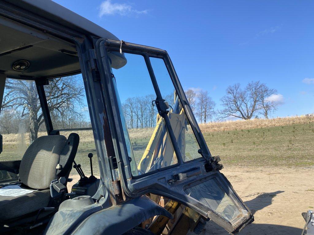 CASE 580L LOADER BACKHOE, 4X4, CAB, 82'' FRONT BUCKET, 23'' REAR BUCKET, REAR OUTRIGGERS, MISSING LO