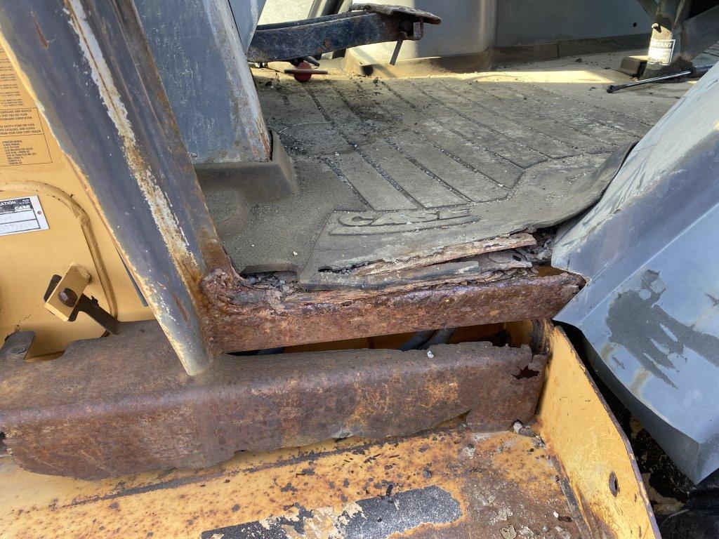 CASE 580L LOADER BACKHOE, 4X4, CAB, 82'' FRONT BUCKET, 23'' REAR BUCKET, REAR OUTRIGGERS, MISSING LO