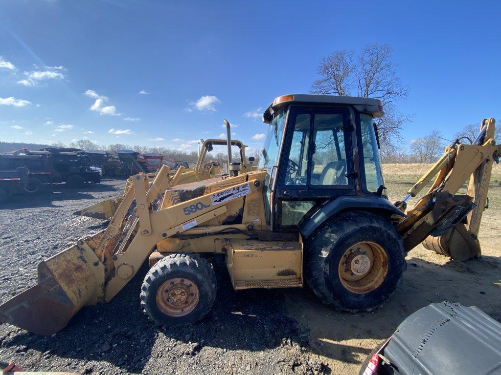 CASE 580L LOADER BACKHOE, 4X4, CAB, 82'' FRONT BUCKET, 23'' REAR BUCKET, REAR OUTRIGGERS, MISSING LO