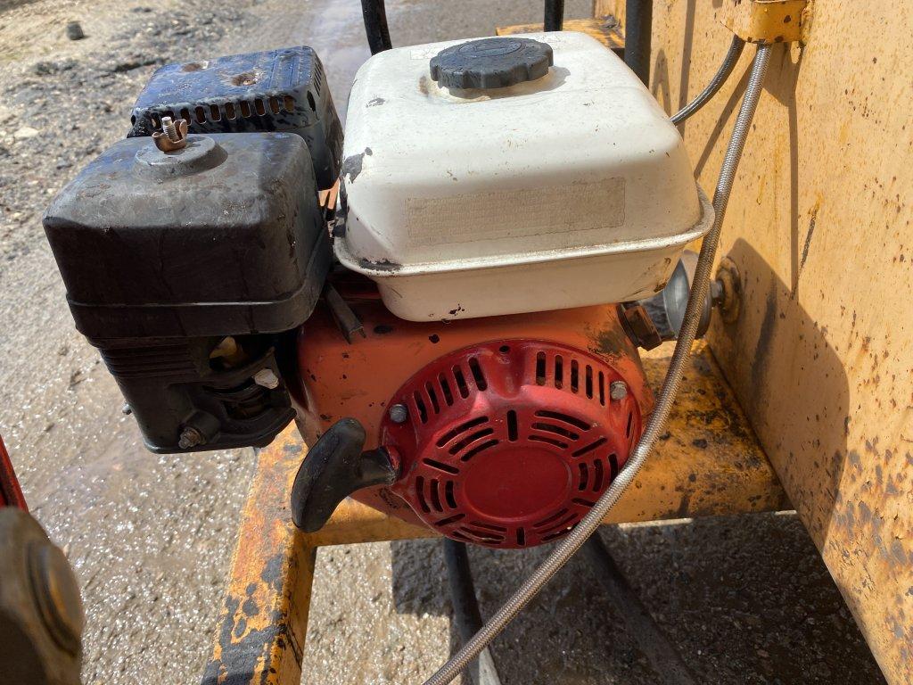 LEEBOY TACK TANK, HONDA GX-160 GAS ENGINE, LP TANK, APPROX, 4' X 4' X 32'' TALL TANK, WITH SPRAYER A