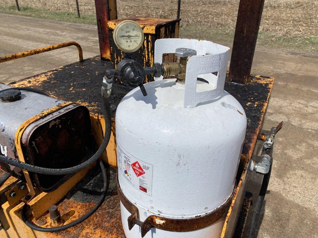 LEEBOY TACK TANK, HONDA GX-160 GAS ENGINE, LP TANK, APPROX, 4' X 4' X 32'' TALL TANK, WITH SPRAYER A