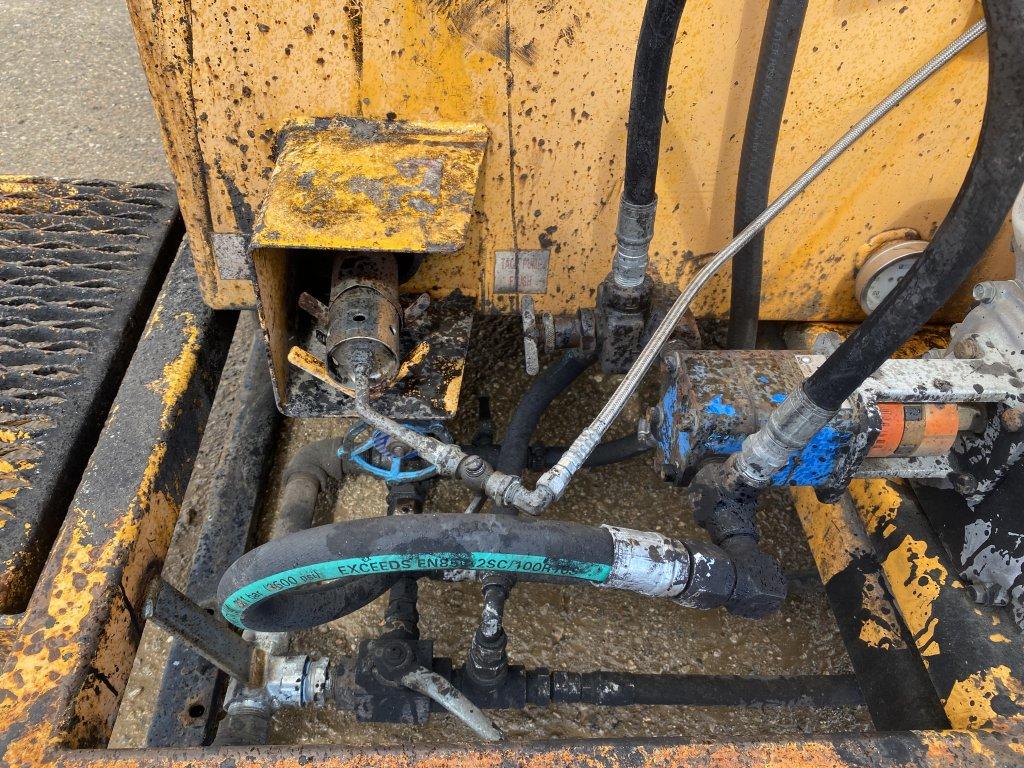 LEEBOY TACK TANK, HONDA GX-160 GAS ENGINE, LP TANK, APPROX, 4' X 4' X 32'' TALL TANK, WITH SPRAYER A