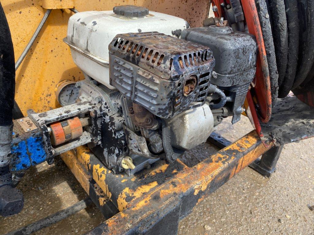 LEEBOY TACK TANK, HONDA GX-160 GAS ENGINE, LP TANK, APPROX, 4' X 4' X 32'' TALL TANK, WITH SPRAYER A
