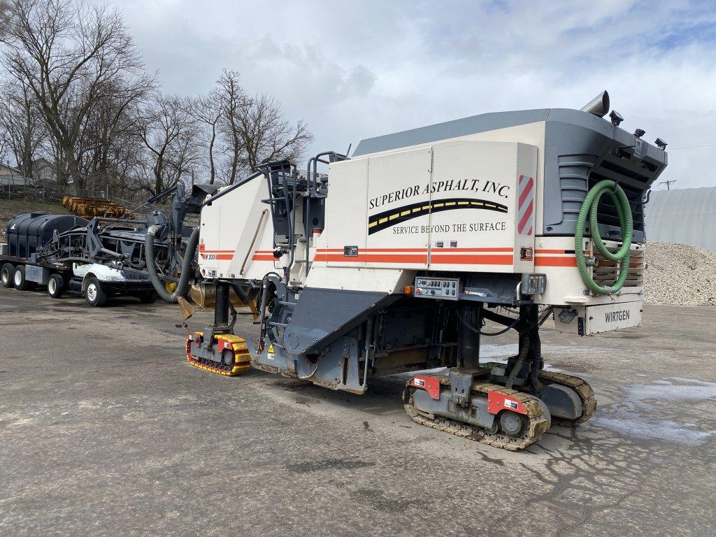 2016 WIRTGEN W200I MILLING MACHINE, 7'3'' DRUM, NEW TRACKS, BELTS ARE APPROX. 1 YEAR OLD, CUMMINS DI