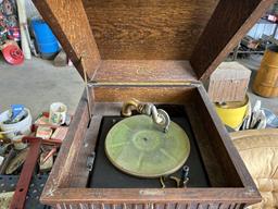 EDISON DISC PHONOGRAPH PLAYER AND RECORDS