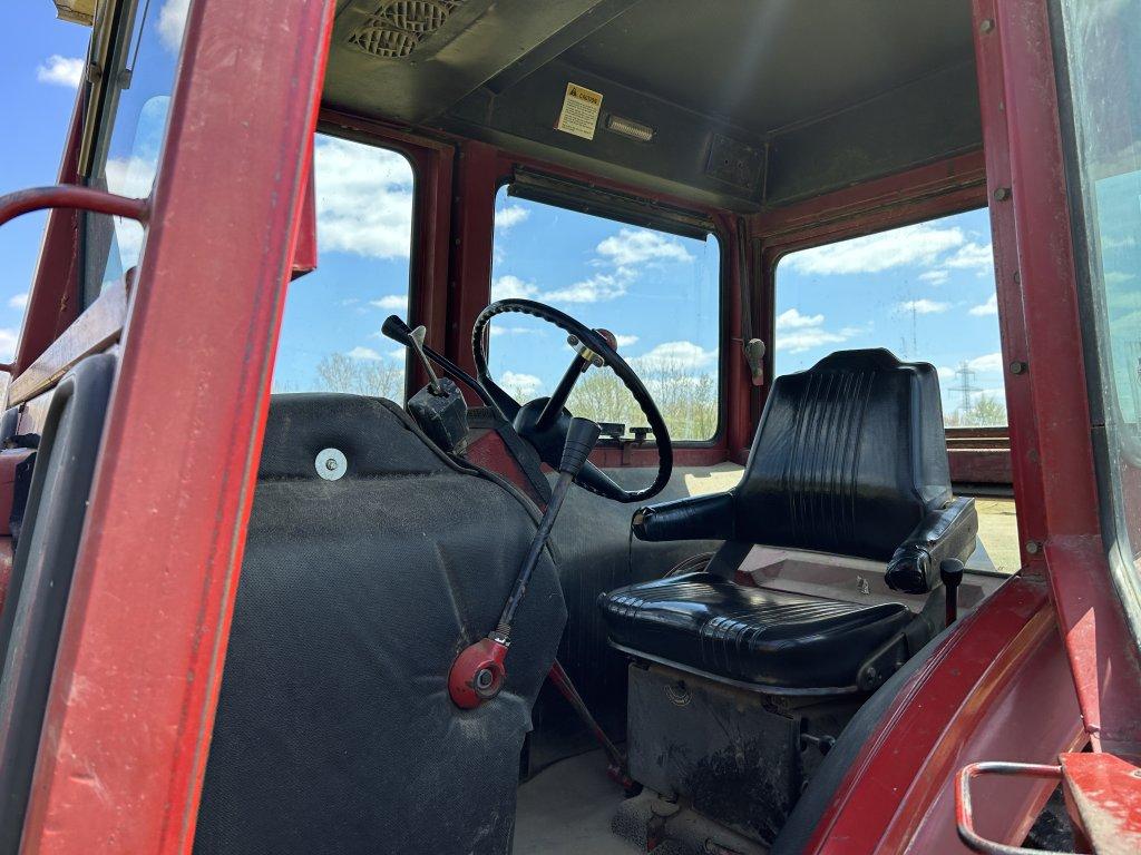 INTERNATIONAL FARMALL 1566 TRACTOR, CAB, 3PT, PTO, 2-REMOTES, PTO, 540 & 1000, 18.4-38 REAR DUALS, 5